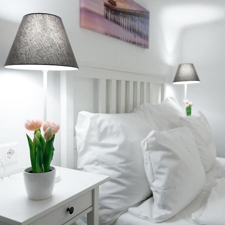 Sleek Minimalist Studio At Inner City Budapesta Exterior foto