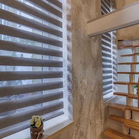 Sleek Minimalist Studio At Inner City Budapesta Exterior foto