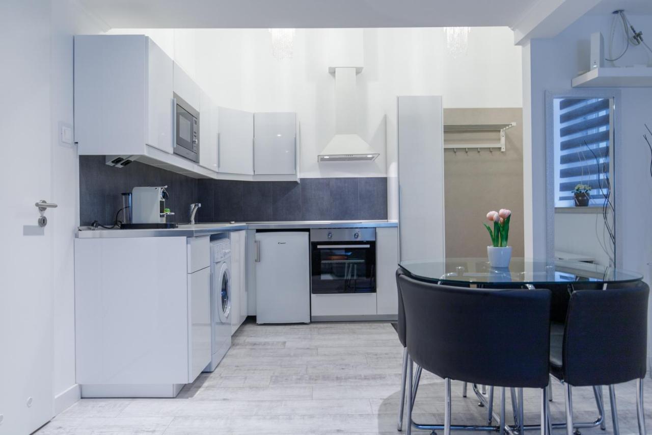 Sleek Minimalist Studio At Inner City Budapesta Exterior foto