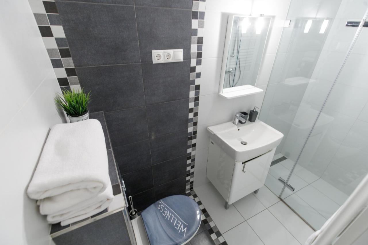 Sleek Minimalist Studio At Inner City Budapesta Exterior foto