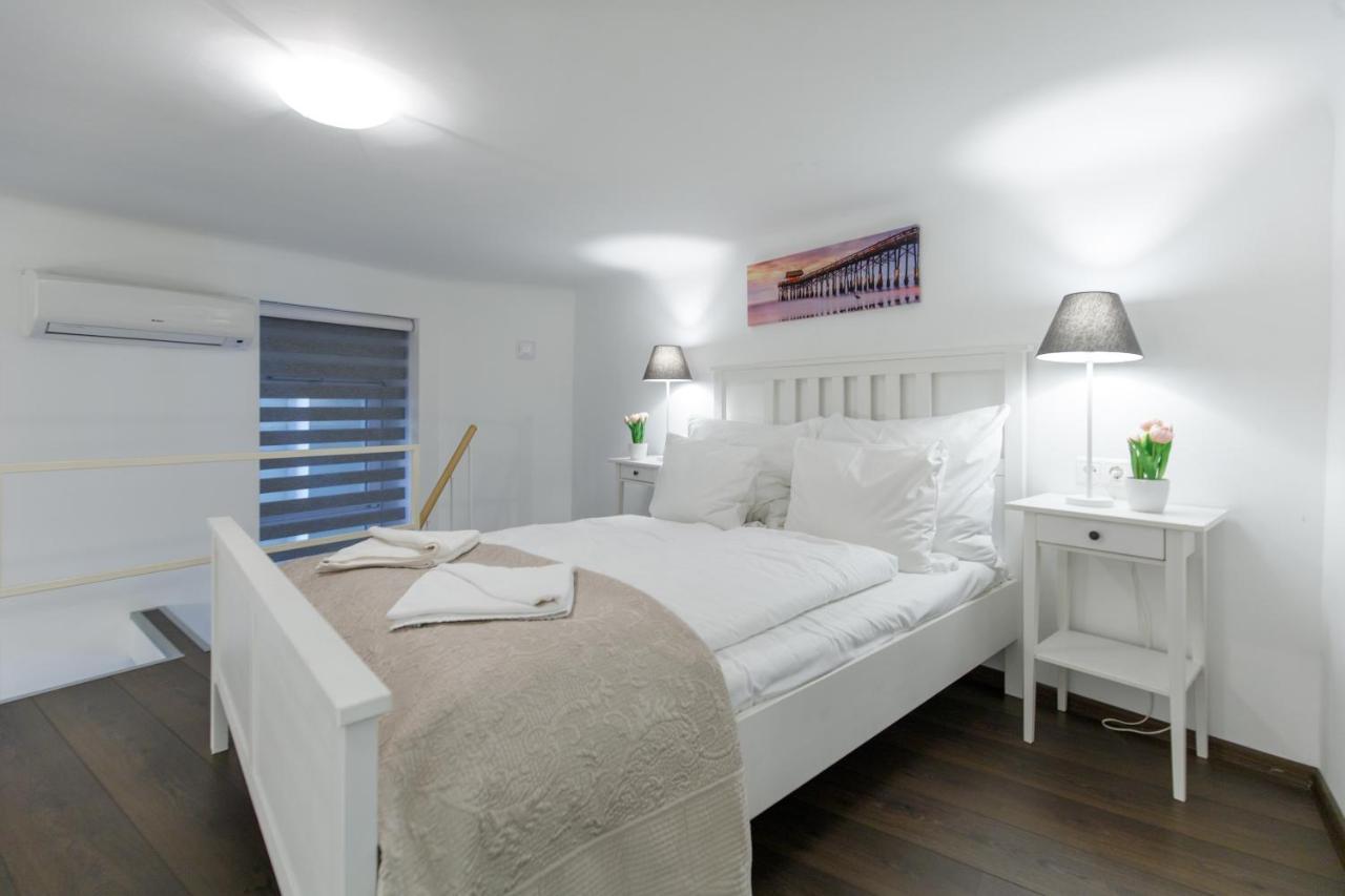 Sleek Minimalist Studio At Inner City Budapesta Exterior foto