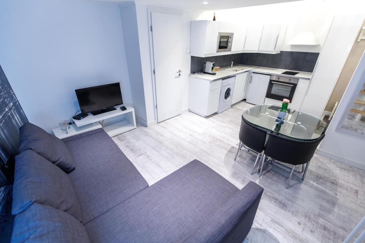 Sleek Minimalist Studio At Inner City Budapesta Exterior foto