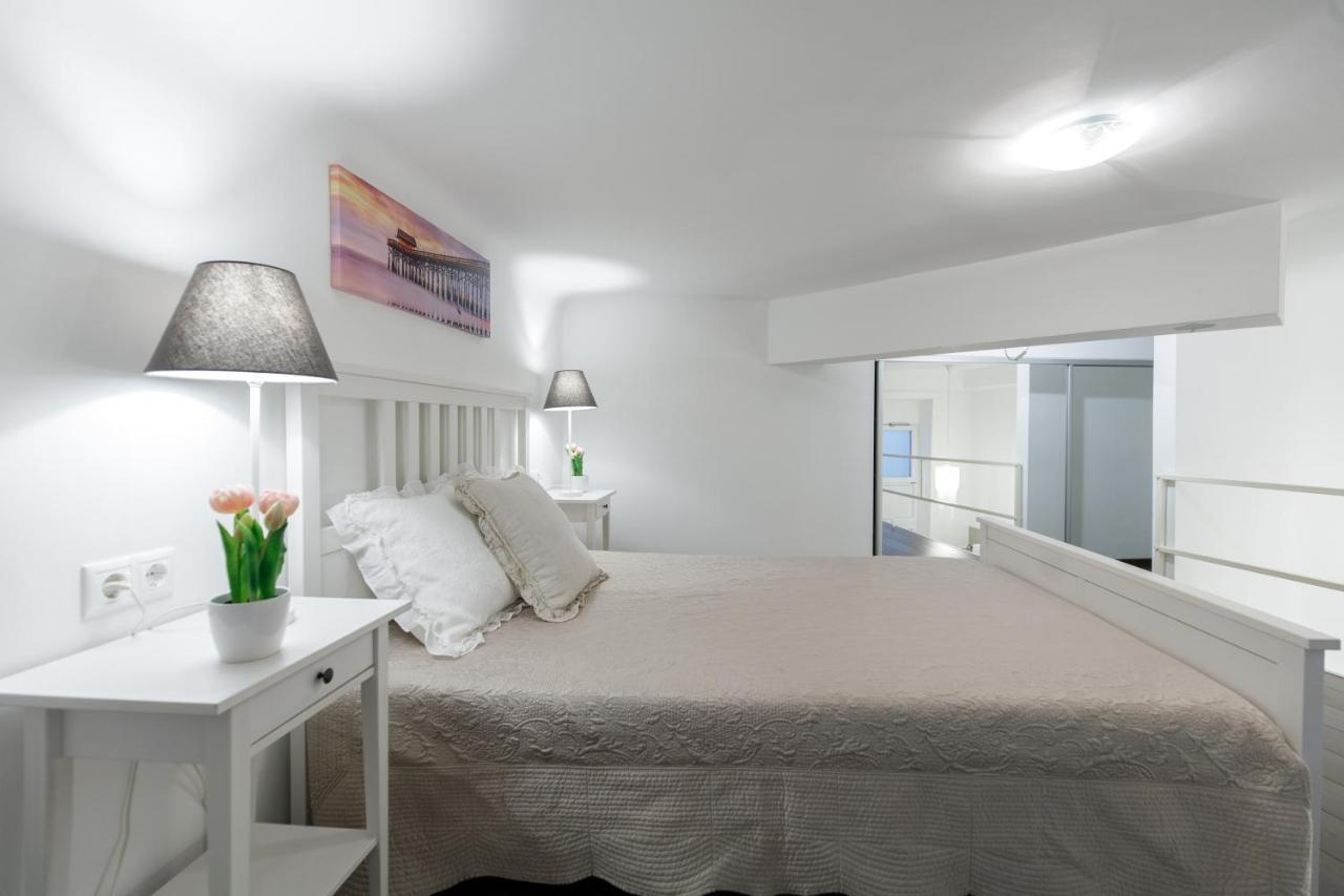 Sleek Minimalist Studio At Inner City Budapesta Exterior foto