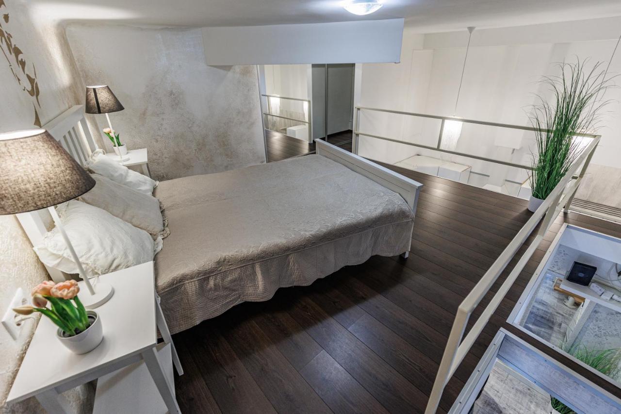 Sleek Minimalist Studio At Inner City Budapesta Exterior foto
