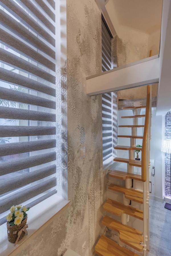 Sleek Minimalist Studio At Inner City Budapesta Exterior foto