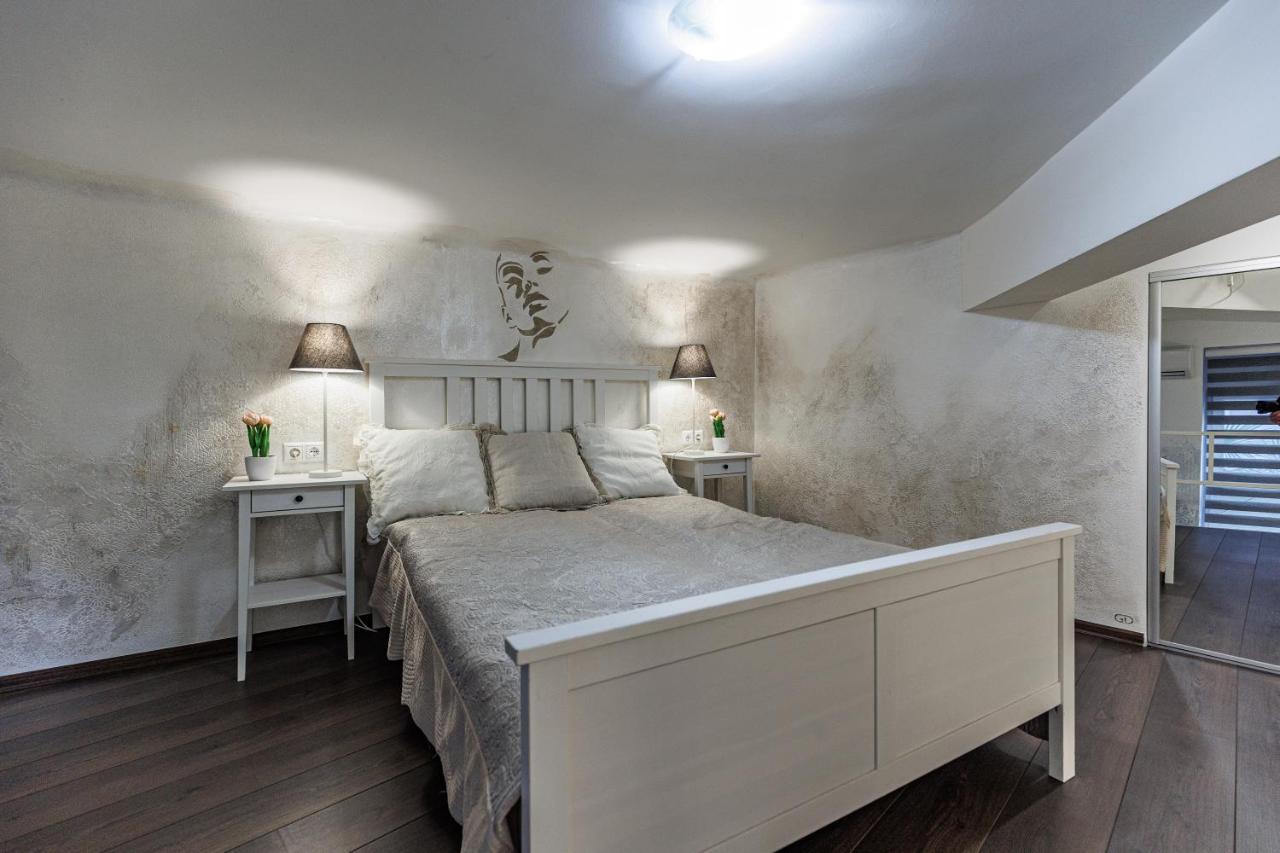 Sleek Minimalist Studio At Inner City Budapesta Exterior foto