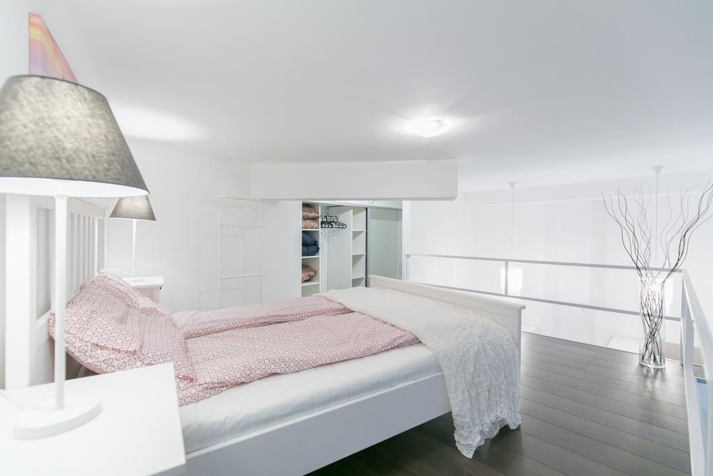 Sleek Minimalist Studio At Inner City Budapesta Exterior foto