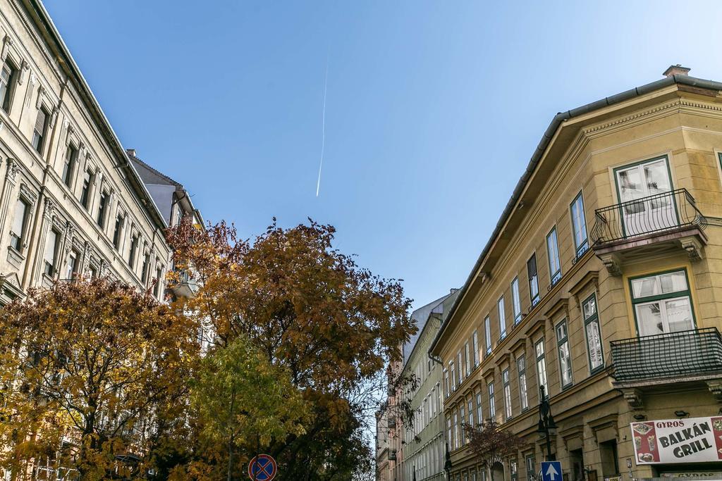 Sleek Minimalist Studio At Inner City Budapesta Exterior foto