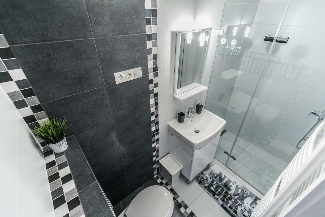 Sleek Minimalist Studio At Inner City Budapesta Exterior foto